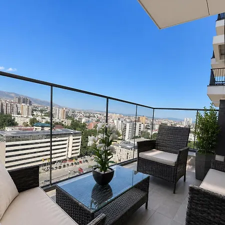 Skyline Urban Near Diamond Mall Apartment *